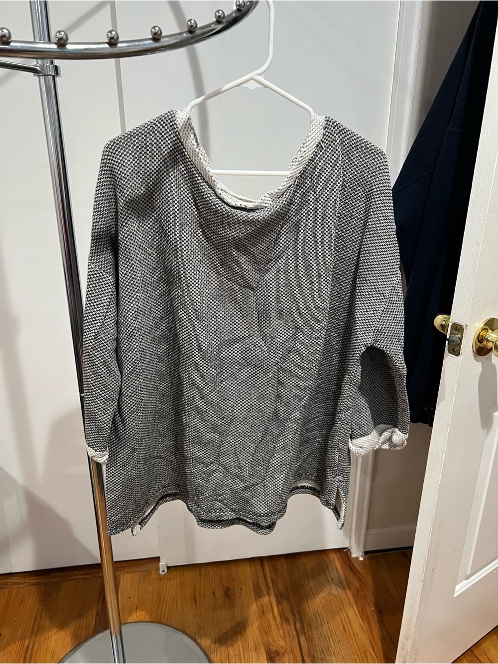 Ava & Viv Gray Textured Scoop Neck Sweater